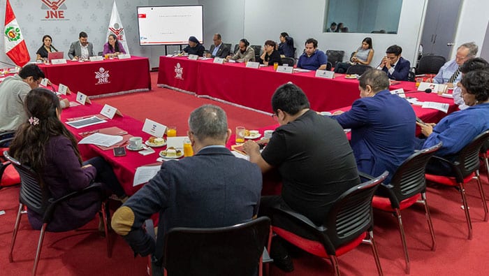 Organizaciones políticas logran acuerdos sobre el Pacto Ético Electoral para Elecciones Regionales y Municipales 2026. Fotografía publicada por Jurado Nacional de Elecciones en su sala de prensa de gob.pe.